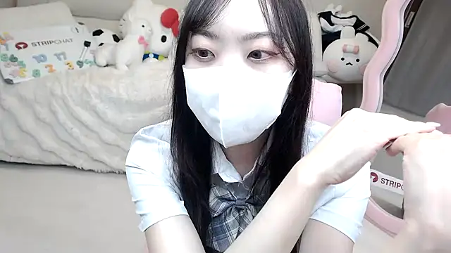 Snapshot of momo_room chatting on 10.17.25 momo room online show from 10.17.25