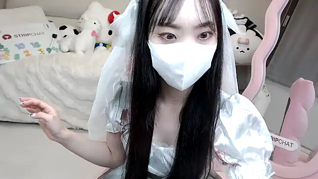Snapshot of momo_room chatting on 10.18.25 momo room online show from 10.18.25
