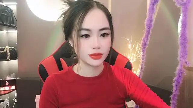 Snapshot of witch-39 chatting on 12.24.24 witch-39 online show from 12.24.24