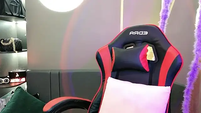 Snapshot of witch-39 chatting on 12.27.24 witch-39 online show from 12.27.24