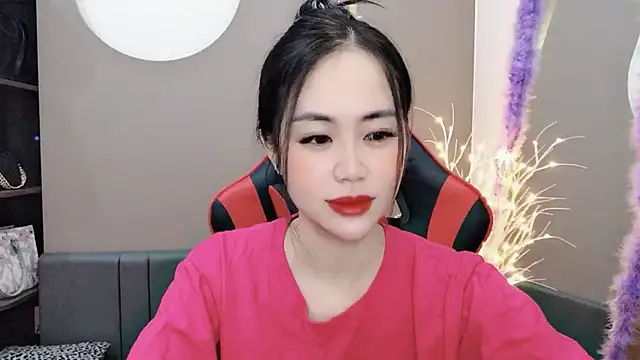 Snapshot of witch-39 chatting on 01.04.25 witch-39 online show from 01.04.25