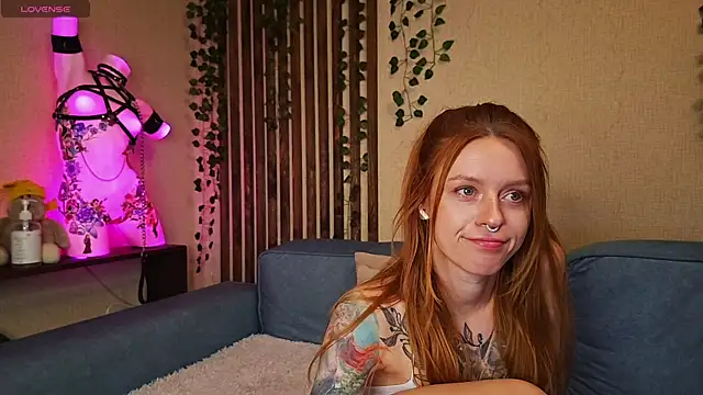 Snapshot of _SweetFox_ chatting on 09.12.25  SweetFox  online show from 09.12.25