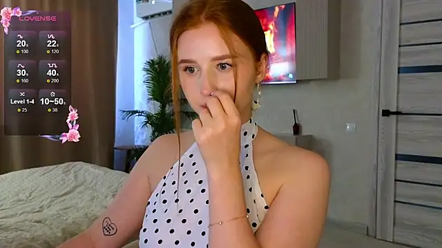 Snapshot of Meow_babe chatting on 06.27.26 Meow babe online show from 06.27.26