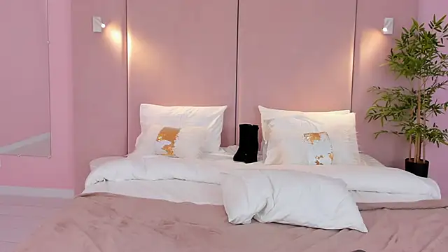 CamillaLarson online show from 02.06.25