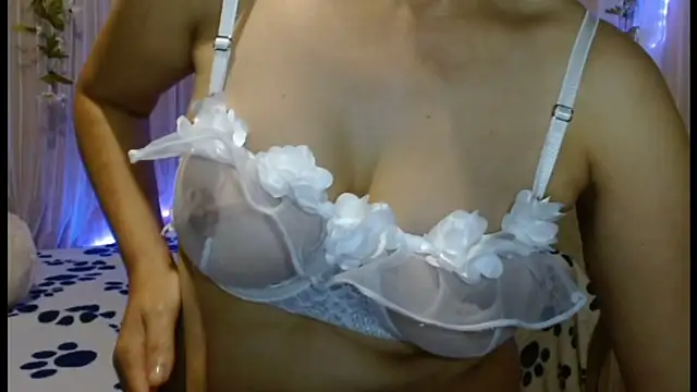 italagomez  online show from 01.06.25