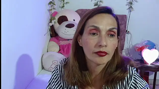 italagomez  online show from 11.20.25