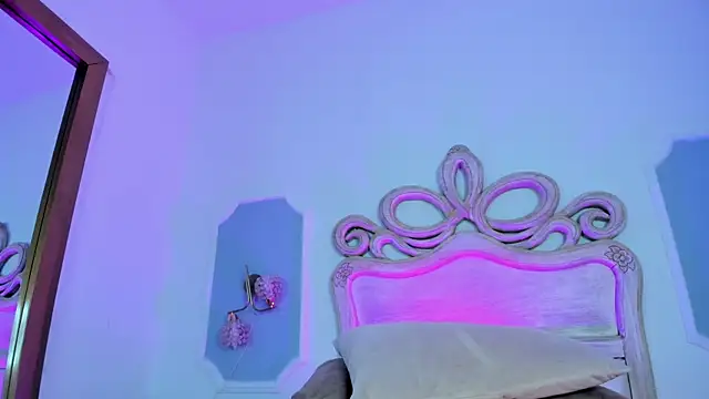 Snapshot of Sara__Williams chatting on 11.19.25 Sara Williams online show from 11.19.25