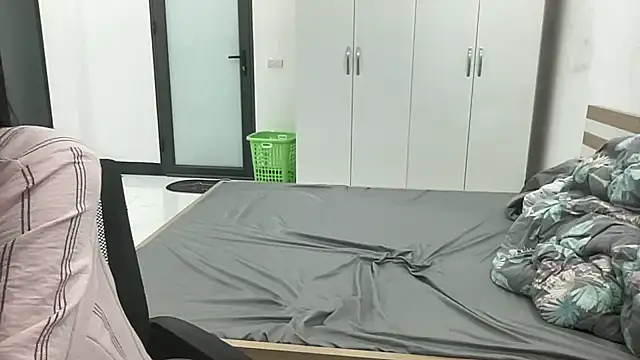 Louis Baby online show from 11.26.25