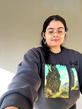 Stephania 18 online show from 09.09.25