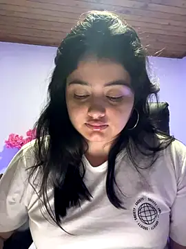 Stephania 18 online show from 09.30.25