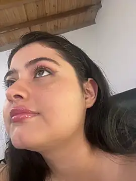 Stephania 18 online show from 01.13.26