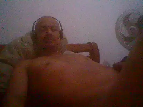 Snapshot of snoppie chatting on 02.18.26 snoppie online show from 02.18.26