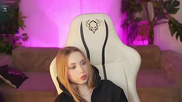 Linda054 online show from 10.29.25