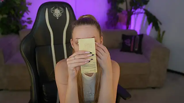 Linda054 online show from 11.15.25