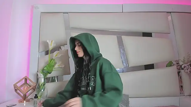 Snapshot of chrystal_js chatting on 12.10.24 chrystal js online show from 12.10.24