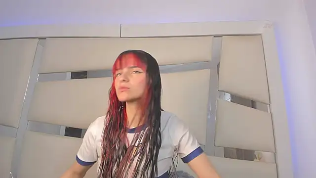 Snapshot of chrystal_js chatting on 02.24.25 chrystal js online show from 02.24.25