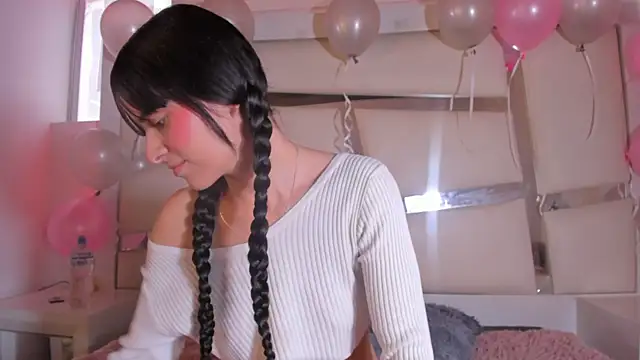 Snapshot of chrystal_js chatting on 10.15.25 chrystal js online show from 10.15.25