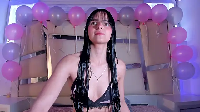 Snapshot of chrystal_js chatting on 10.21.25 chrystal js online show from 10.21.25