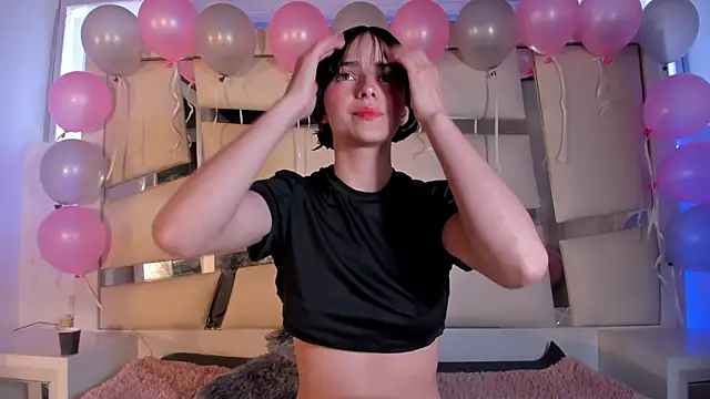 Snapshot of chrystal_js chatting on 10.23.25 chrystal js online show from 10.23.25