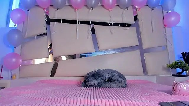 Snapshot of chrystal_js chatting on 11.14.25 chrystal js online show from 11.14.25