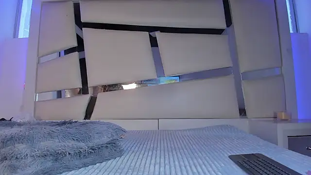 chrystal js online show from 03.16.26