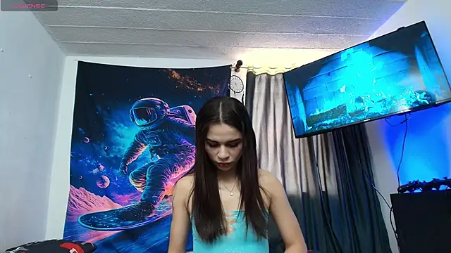 Snapshot of HotCouple_697 chatting on 12.29.24 HotCouple 697 online show from 12.29.24