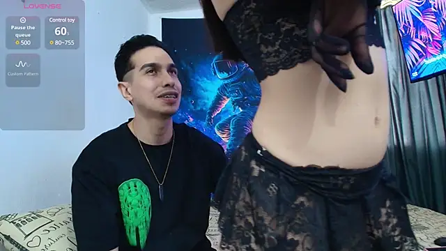 Snapshot of HotCouple_697 chatting on 01.05.25 HotCouple 697 online show from 01.05.25