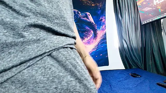 Snapshot of HotCouple_697 chatting on 01.18.25 HotCouple 697 online show from 01.18.25