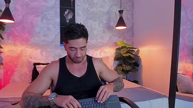 Snapshot of Nate_franco chatting on 10.31.25 Nate franco online show from 10.31.25