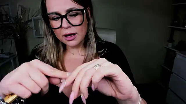 Snapshot of teaseDiana chatting on 01.02.25 teaseDiana online show from 01.02.25