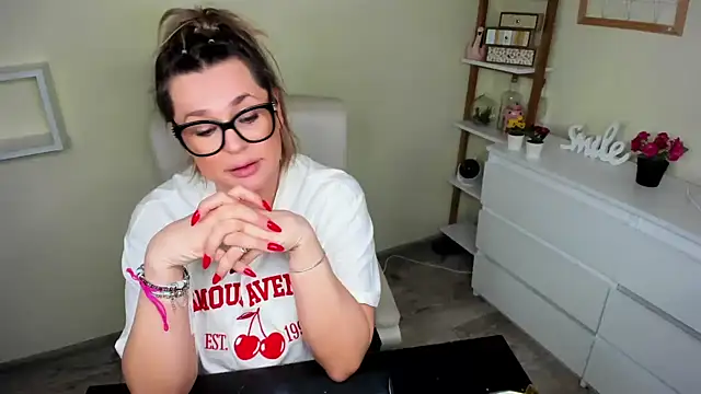 Snapshot of teaseDiana chatting on 02.20.25 teaseDiana online show from 02.20.25