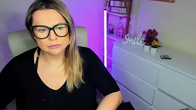 Snapshot of teaseDiana chatting on 02.28.25 teaseDiana online show from 02.28.25