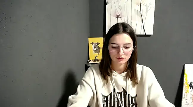 Snapshot of lady_olivia_ chatting on 12.10.24 lady olivia online show from 12.10.24