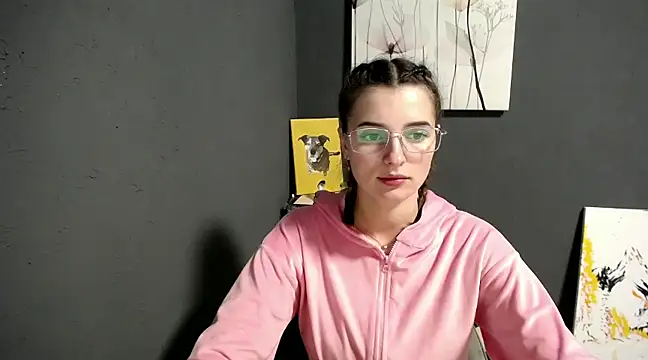 Snapshot of lady_olivia_ chatting on 12.12.24 lady olivia online show from 12.12.24