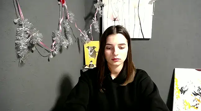 Snapshot of lady_olivia_ chatting on 12.18.24 lady olivia online show from 12.18.24