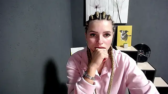 Snapshot of lady_olivia_ chatting on 10.14.25 lady olivia online show from 10.14.25