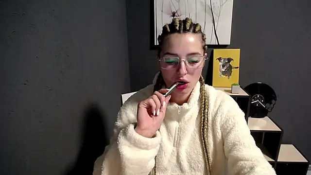 Snapshot of lady_olivia_ chatting on 10.17.25 lady olivia online show from 10.17.25