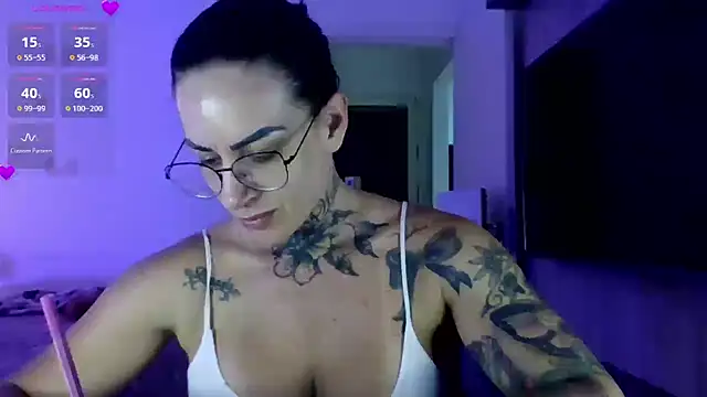 YasmimBrasil online show from 10.28.25