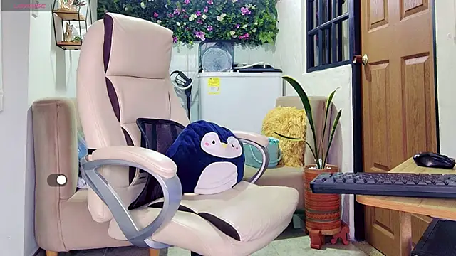 yanella fire online show from 04.12.26