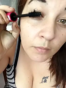 yzabell18 online show from 11.20.25