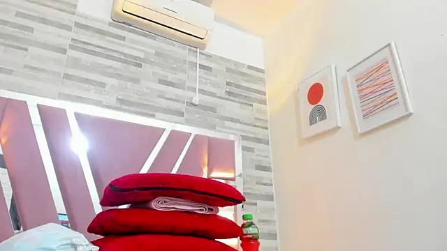 Snapshot of ebony_priincess chatting on 10.29.25 ebony priincess online show from 10.29.25