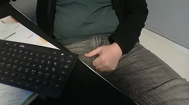 Snapshot of Koraymoray15 chatting on 02.28.25 Koraymoray15 online show from 02.28.25