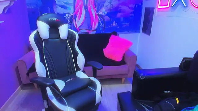 Snapshot of Luke_Howland chatting on 12.14.24 Luke Howland online show from 12.14.24