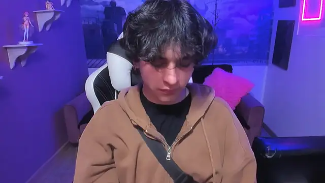 Snapshot of Luke_Howland chatting on 12.17.24 Luke Howland online show from 12.17.24