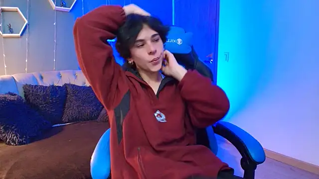 Snapshot of Luke_Howland chatting on 12.19.24 Luke Howland online show from 12.19.24