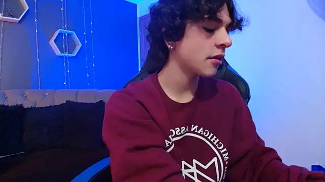 Snapshot of Luke_Howland chatting on 12.24.24 Luke Howland online show from 12.24.24