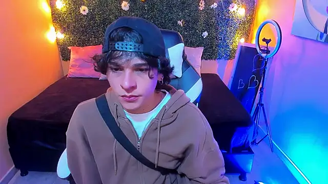 Snapshot of Luke_Howland chatting on 01.10.25 Luke Howland online show from 01.10.25