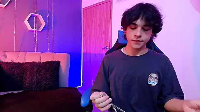 Snapshot of Luke_Howland chatting on 01.12.25 Luke Howland online show from 01.12.25