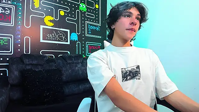 Snapshot of Luke_Howland chatting on 01.14.25 Luke Howland online show from 01.14.25