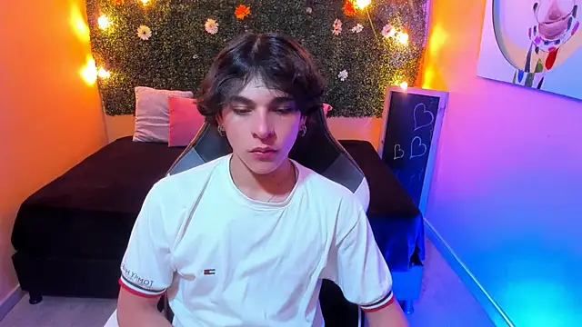 Snapshot of Luke_Howland chatting on 01.15.25 Luke Howland online show from 01.15.25